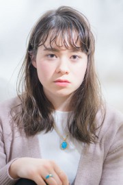 アッシュベージュのミディアム